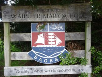 Waipu School crest
