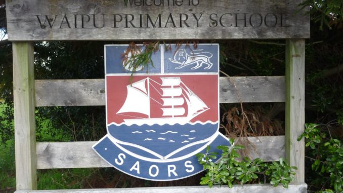 Waipu School crest Waipu School crest